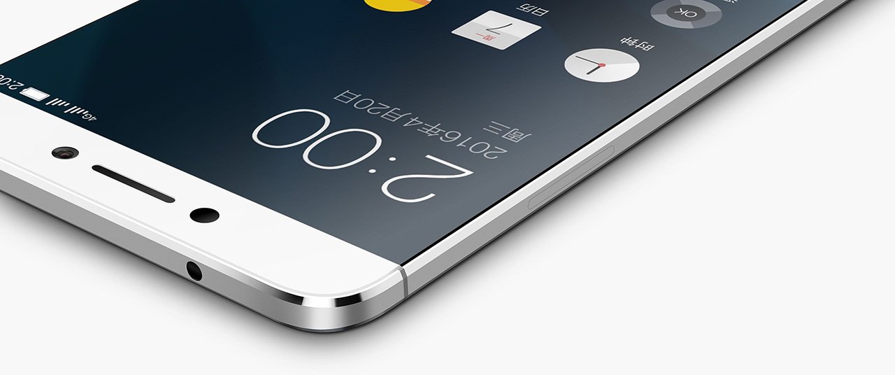 разъем для наушников на смартфоне leeco крупным планом